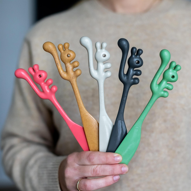 Kenyérkenő kés, YUMMI rágcsáló pálcika, KOZIOL