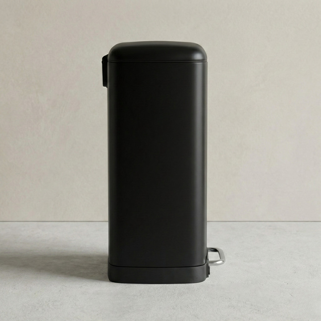 MYK pedálos szemetes, 30 l, fekete